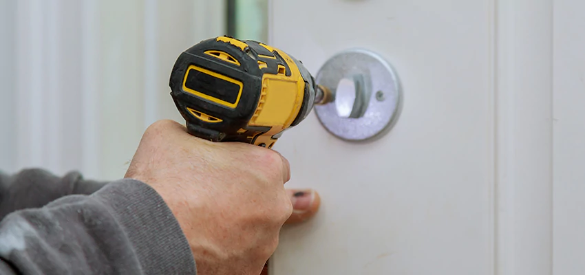 Street Locksmith For Smart Lock Repair in Victorville, CA